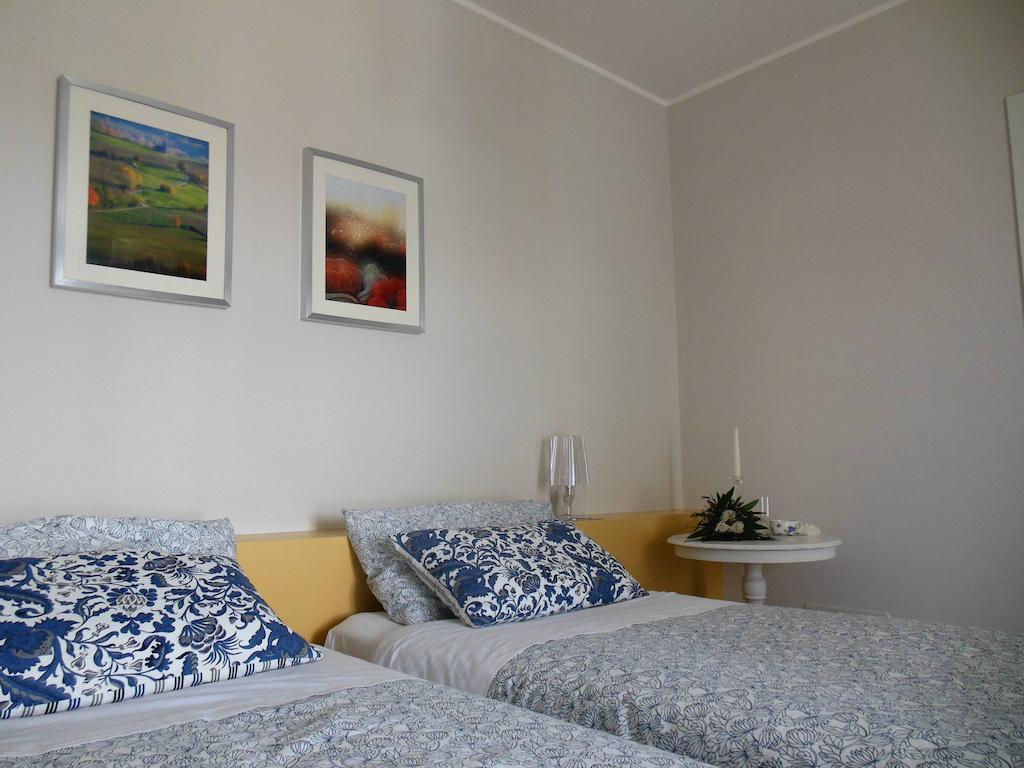 Carrù I Perticali Bed & Breakfast 部屋 写真