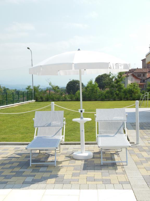 Carrù I Perticali Bed & Breakfast エクステリア 写真